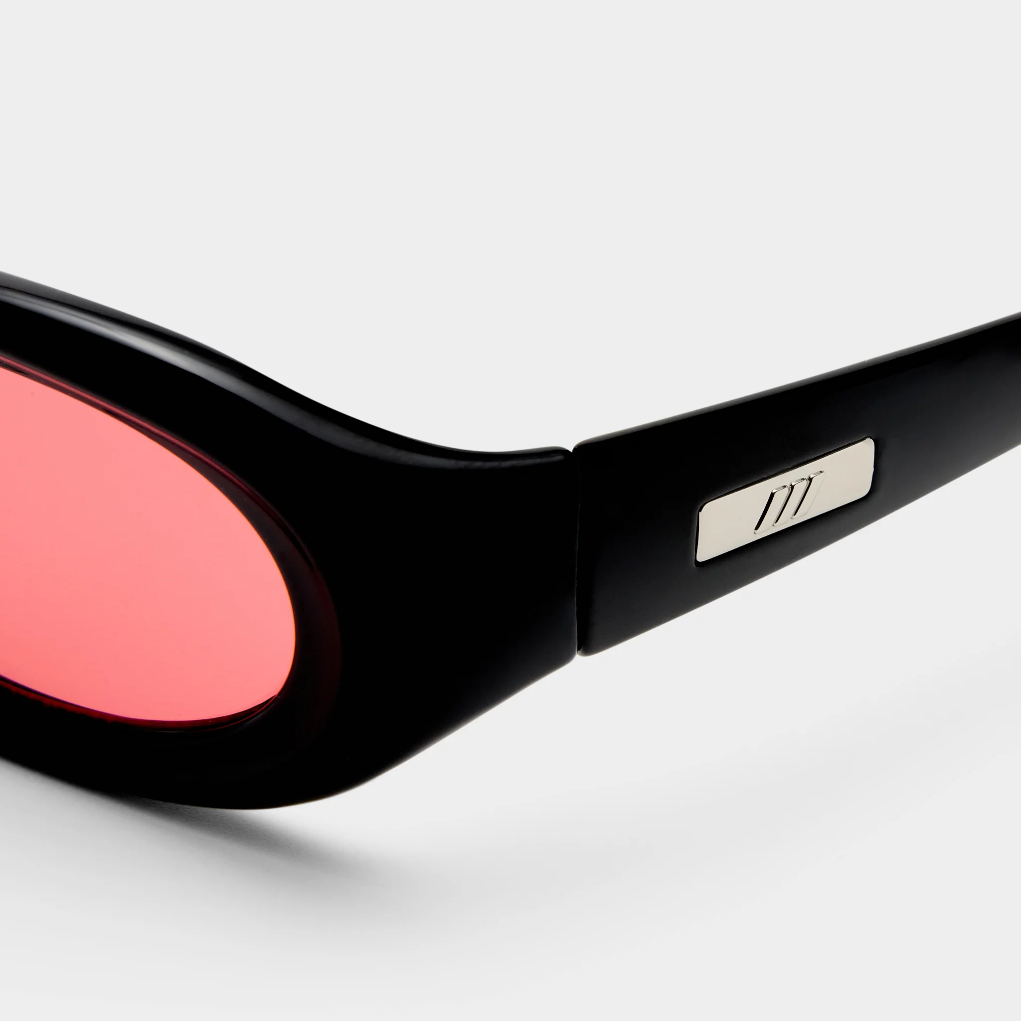 NIGHTCRAWLER | BLACK CRIMSON TINT - Image 4